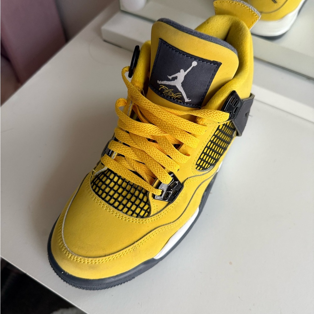 Jordan 4 Retro Lighting